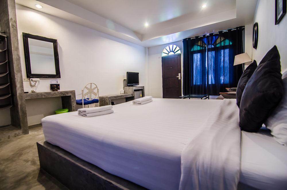 Chic Boutique Hotel Phuket Esterno foto