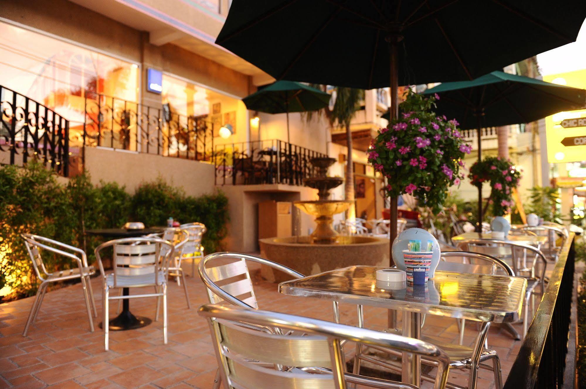 Chic Boutique Hotel Phuket Esterno foto