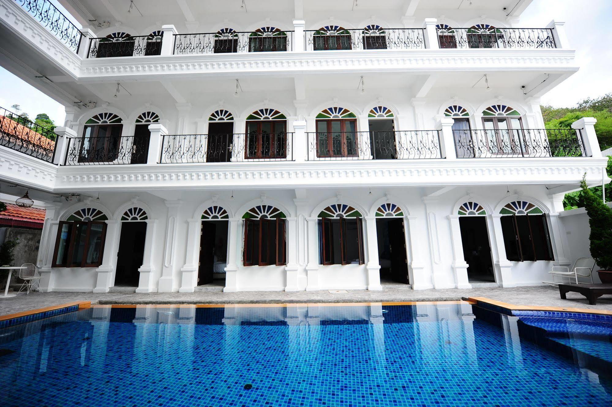 Chic Boutique Hotel Phuket Esterno foto